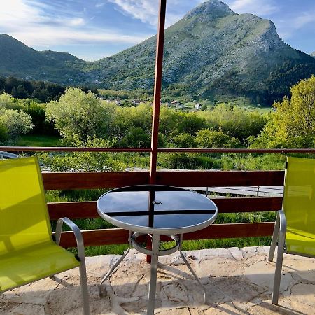 فيلا Njegusiفي Glamping Lovcen المظهر الخارجي الصورة