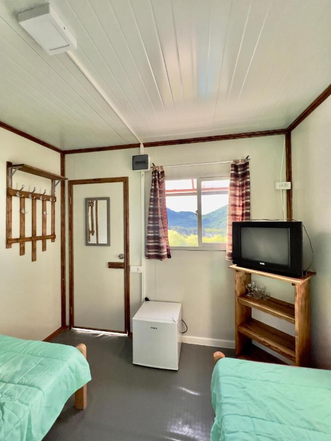 فيلا Njegusiفي Glamping Lovcen المظهر الخارجي الصورة