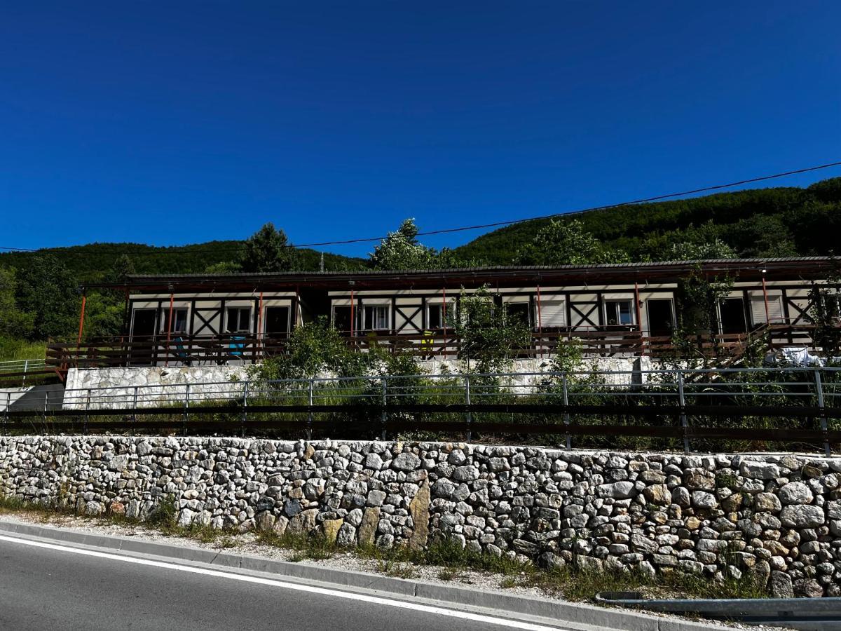 فيلا Njegusiفي Glamping Lovcen المظهر الخارجي الصورة