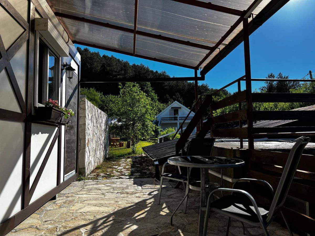 فيلا Njegusiفي Glamping Lovcen المظهر الخارجي الصورة
