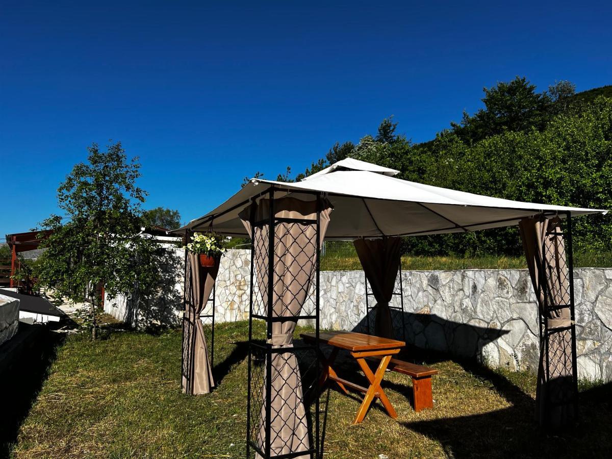 فيلا Njegusiفي Glamping Lovcen المظهر الخارجي الصورة