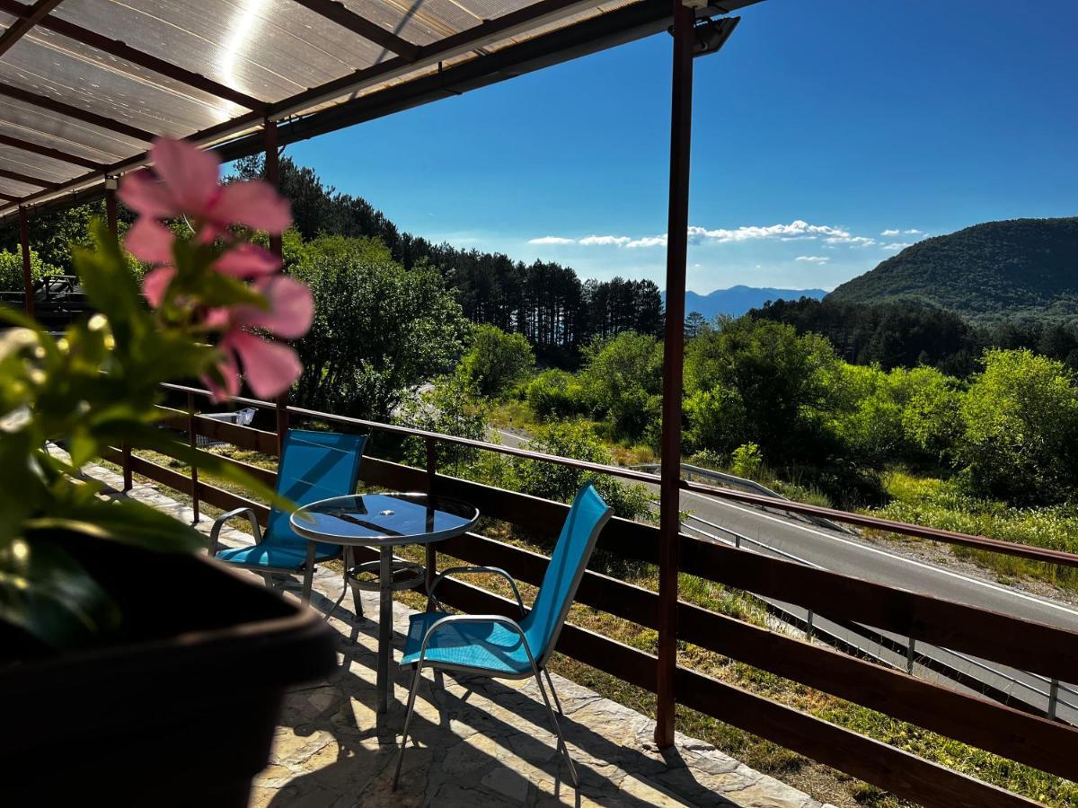 فيلا Njegusiفي Glamping Lovcen المظهر الخارجي الصورة